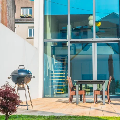 Projet d’extension à Landerneau avec terrasse et coulissants design