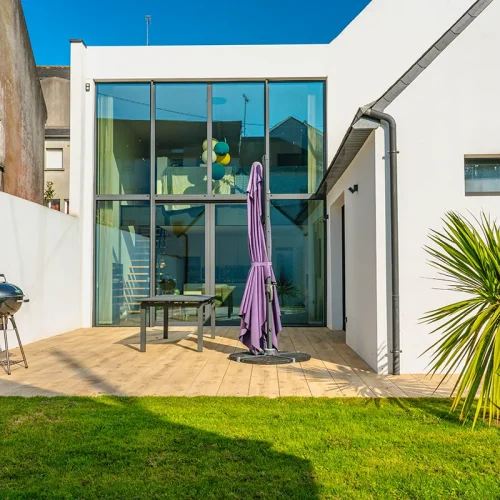 Extension moderne avec ouverture sur terrasse en aluminium
