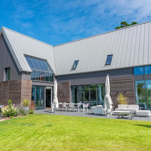 Façade vitrée en mur rideau aluminium à Plougonvelin